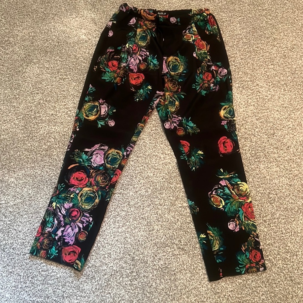Very on trend! Allen B Black Floral Pants sz 4. Waist 14, crotch to hem… - Picture 1 of 3